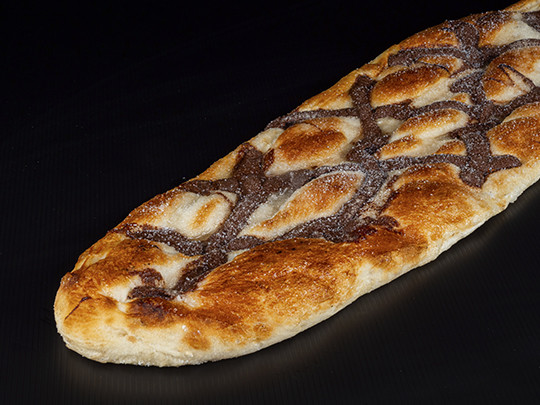 Coca reixada de xocolata negra