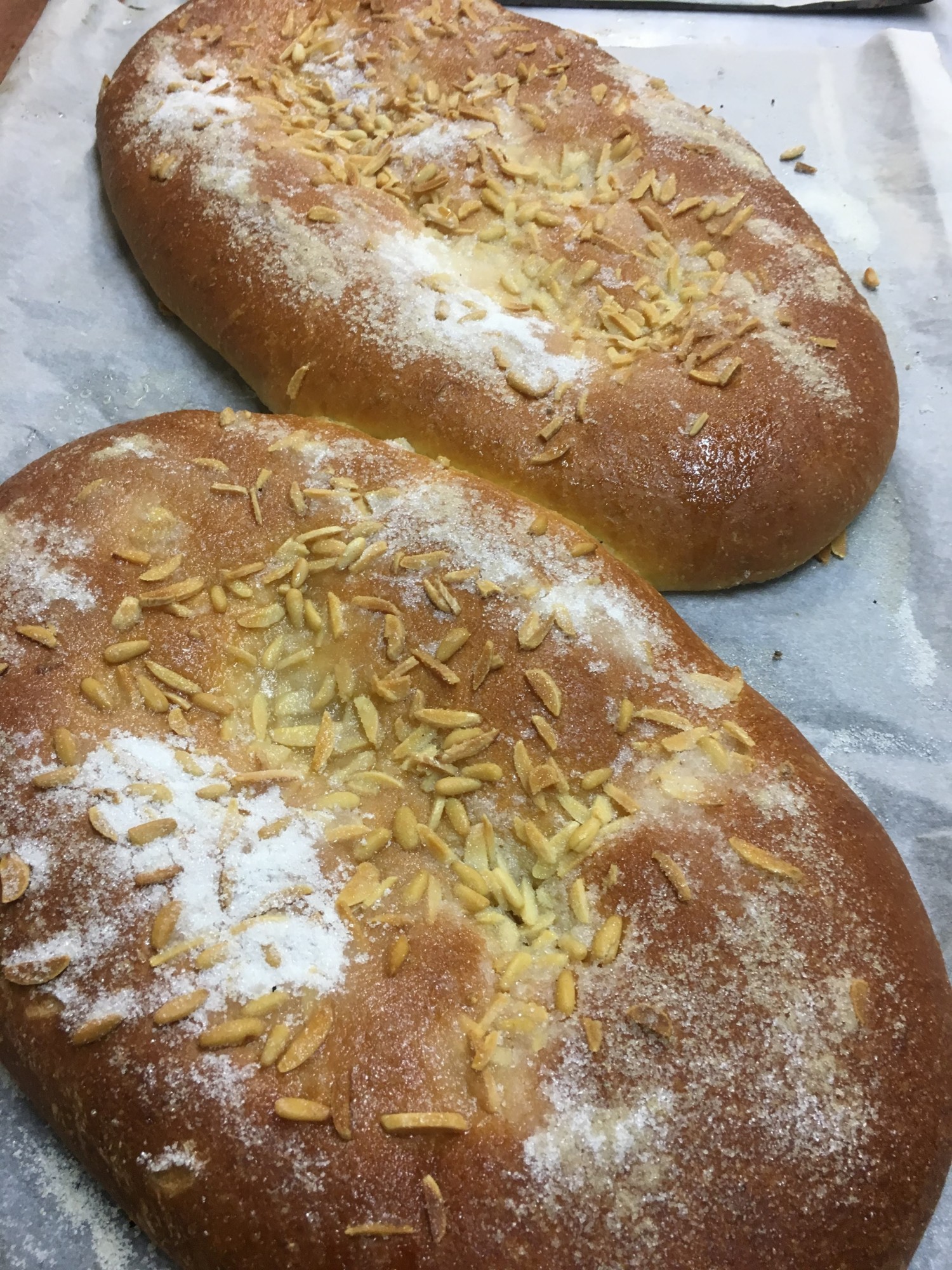 Coca de Sant Joan de pinyons